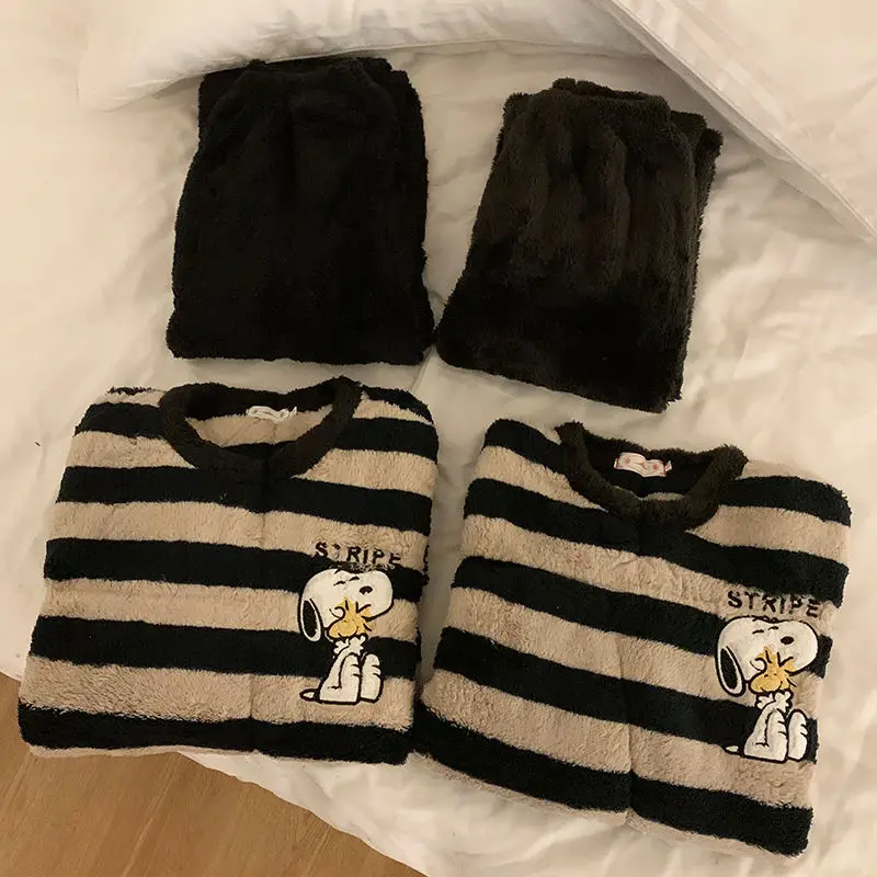 Snoopy-Pijama de felpa bordada - Winter Clothing Patterns reseña y precio
