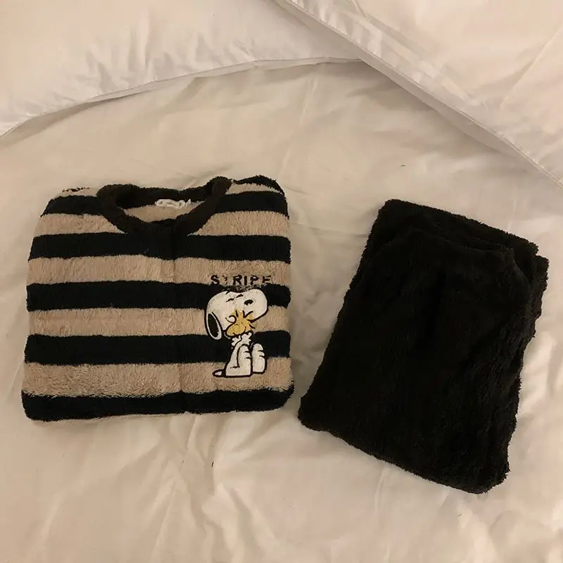 Snoopy-Pijama de felpa bordada - Winter Clothing Patterns reseña y precio